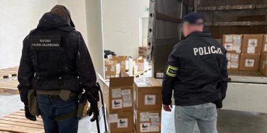 Artykuł: Wielka akcja olsztyńskich policjantów. Na Mazowszu znaleźli 8,5 tys. nielegalnych e-papierosów
