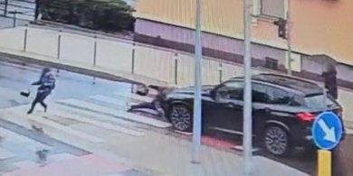 Artykuł: Sobota na drogach regionu: potrącony rowerzysta, pijany 80-latek na skuterze i "wiszący Mercedes"