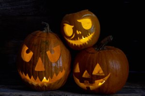 Dynia – symbol jesieni i Halloween. Skąd wzięła się tradycja upiornych lampionów?