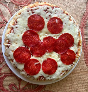"Muala” za 24,99 zł? Spróbowaliśmy mrożonej pizzy Książula z Żabki