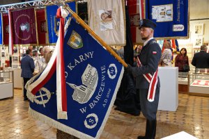 Tysiące ściegów, 55 lat pracy i ponad 150 sztandarów. Niezwykła artystka z Barczewa