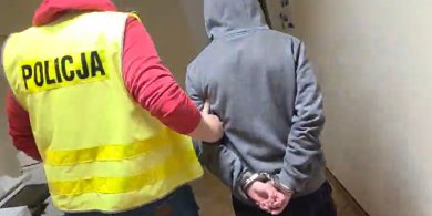 Artykuł: Wielka akcja policji po doniesieniach o atakach na uczniów. W Ełku zatrzymano 17-latka