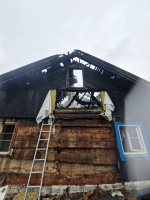 Pożar domu pod Olsztynem. W akcji 11 zastępów straży pożarnej
