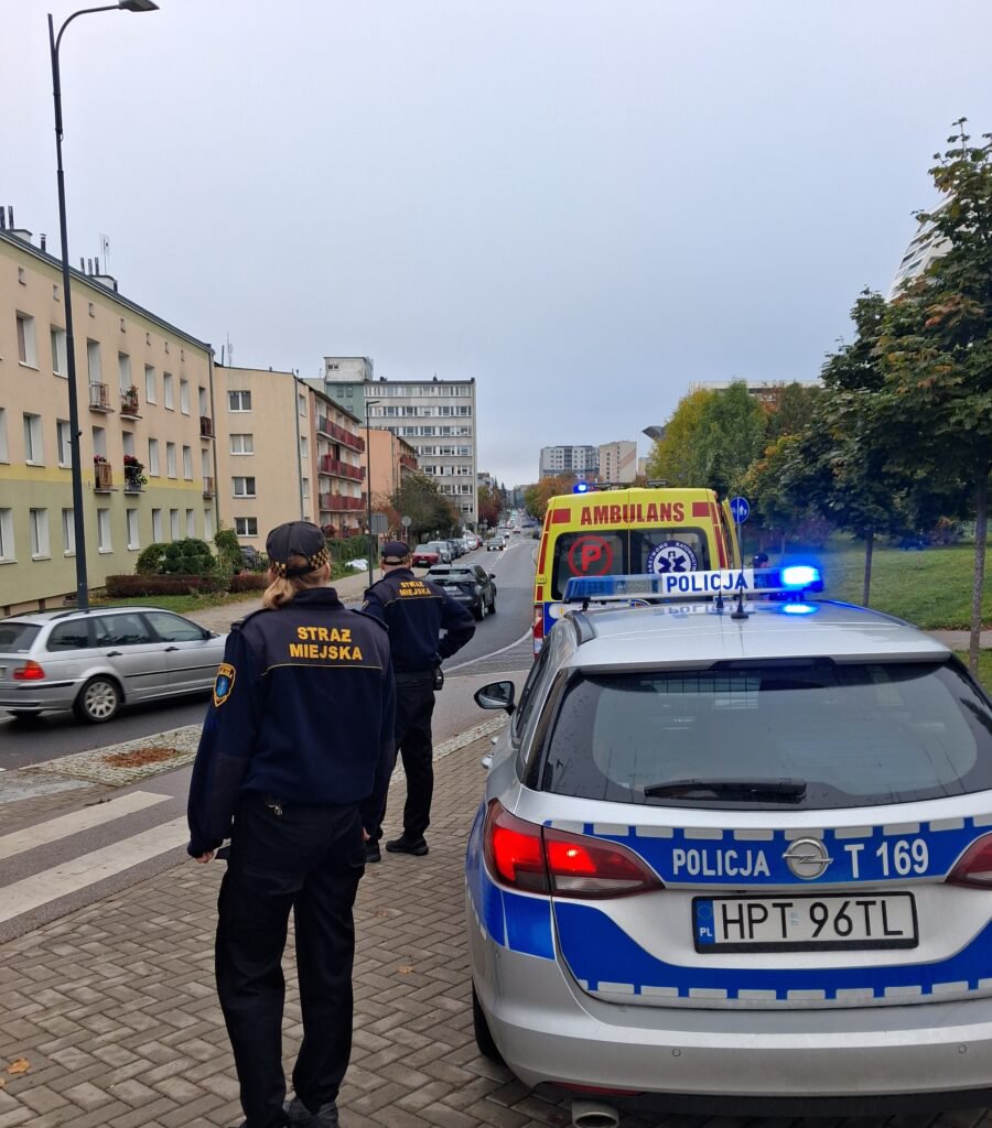 Niebezpiecznie na ul. Żołnierskiej w Olsztynie. Kierowca Smarta potrącił przechodnia [WIDEO]