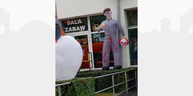 Artykuł: Przed salonem zabaw w Iławie pojawiła się zakrwawiona postać z nożem. Mieszkańcy: "Nie na miejscu!"