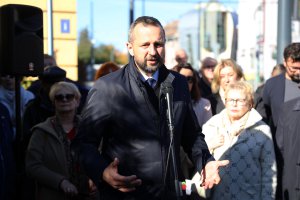 Legenda olsztyńskiej muzyki upamiętniona. Tadeusz Machela ma swoją ławeczkę [ZDJĘCIA]