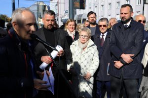Legenda olsztyńskiej muzyki upamiętniona. Tadeusz Machela ma swoją ławeczkę [ZDJĘCIA]