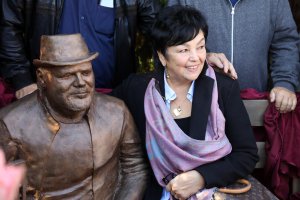 Legenda olsztyńskiej muzyki upamiętniona. Tadeusz Machela ma swoją ławeczkę [ZDJĘCIA]