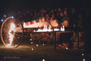 Noc Duchów 2026 w Olsztynie. Nie zabrakło klimatów wprost z "Wiedźmina" i "Dziadów" Mickiewicza [ZDJĘCIA]