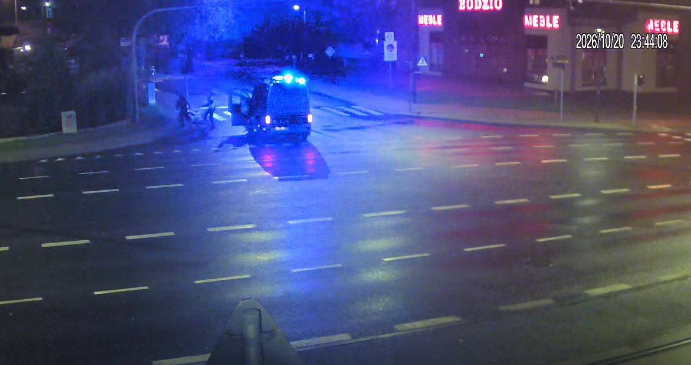 Chciał jechać prosto, ale nie wychodziło. Rowerzysta z ponad 3 promilami złapany przez policję [WIDEO]