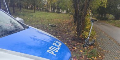 Artykuł: Biesal (gm. Gietrzwałd). Pijany wsiadł na hulajnogę elektyczną. Nikt tego nie widział poza... policjantami