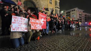 Mocne słowa podczas protestu o prawa kobiet w Olsztynie. Rząd dostał „czerwoną kartkę” [ZDJĘCIA]