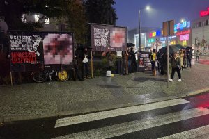 Mocne słowa podczas protestu o prawa kobiet w Olsztynie. Rząd dostał „czerwoną kartkę” [ZDJĘCIA]