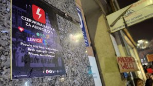 Mocne słowa podczas protestu o prawa kobiet w Olsztynie. Rząd dostał „czerwoną kartkę” [ZDJĘCIA]