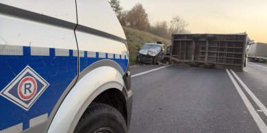 Artykuł: Czołowe zderzenie na DK16 pod Olsztynem. Droga jest zablokowana