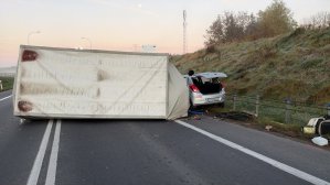 Czołowe zderzenie na DK16 pod Olsztynem. Droga jest zablokowana