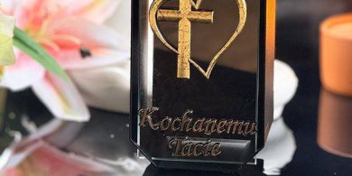 Artykuł: Znicz dla taty na Wszystkich Świętych. Napis, kolor i wkład
