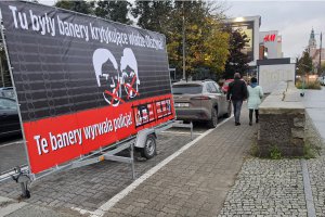 Powrót banerów do centrum Olsztyna. Wizerunki władz miasta, drut kolczasty i mocne hasła