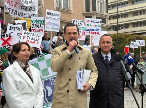 Gorąco przed olsztyńskim ratuszem. Mieszkańcy gmin sąsiednich nie są "hubami na drzewie"