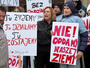 Gorąco przed olsztyńskim ratuszem. Mieszkańcy gmin sąsiednich nie są "hubami na drzewie"