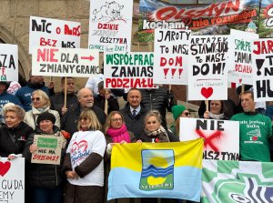 Gorąco przed olsztyńskim ratuszem. Mieszkańcy gmin sąsiednich nie są "hubami na drzewie"