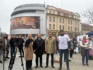 Gorąco przed olsztyńskim ratuszem. Mieszkańcy gmin sąsiednich nie są "hubami na drzewie"