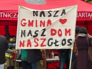 Gorąco przed olsztyńskim ratuszem. Mieszkańcy gmin sąsiednich nie są "hubami na drzewie"
