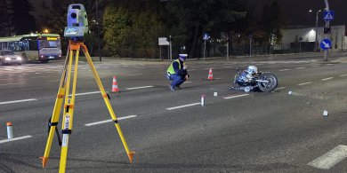 Artykuł: Zderzenie Audi z motocyklem na os. Pojezierze w Olsztynie. 61-latek trafił do szpitala [ZDJĘCIA]