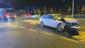 Olsztyn. Kolizja przy szpitalu miejskim. Zawinił 22-latek w "dostawczaku" [ZDJĘCIA]