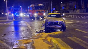 Olsztyn. Kolizja przy szpitalu miejskim. Zawinił 22-latek w "dostawczaku" [ZDJĘCIA]