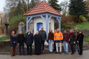 Gm. Dywity. Kapliczka z XVIII wieku przeszła niezwykłą przemianę. Tak wygląda po renowacji