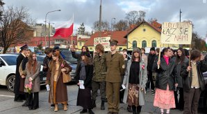 70 lat temu Olsztyn stanął po stronie Węgrów. Uczniowie odtworzyli manifestację [ZDJĘCIA]