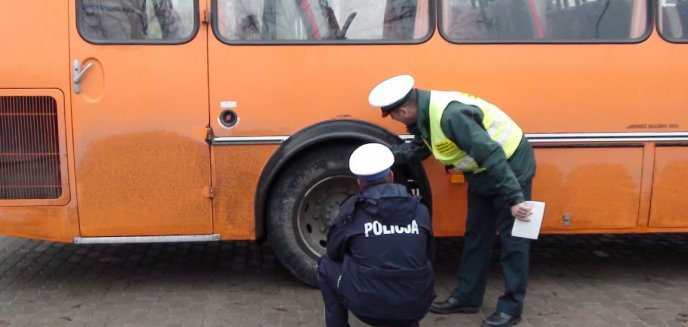 Kontrolują autobusy wiozące dzieci na ferie