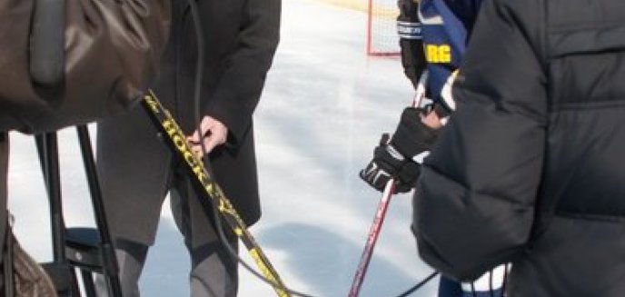 Młodzi olsztynianie grają w hokeja