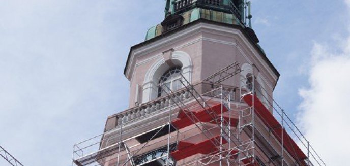 Wieża ratuszowa z opóźnieniem