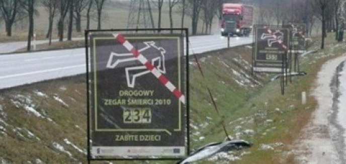Zegary śmierci stanęły przy warmińsko-mazurskich drogach
