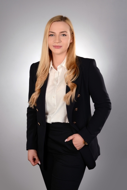 MONIKA PIEŃKOS