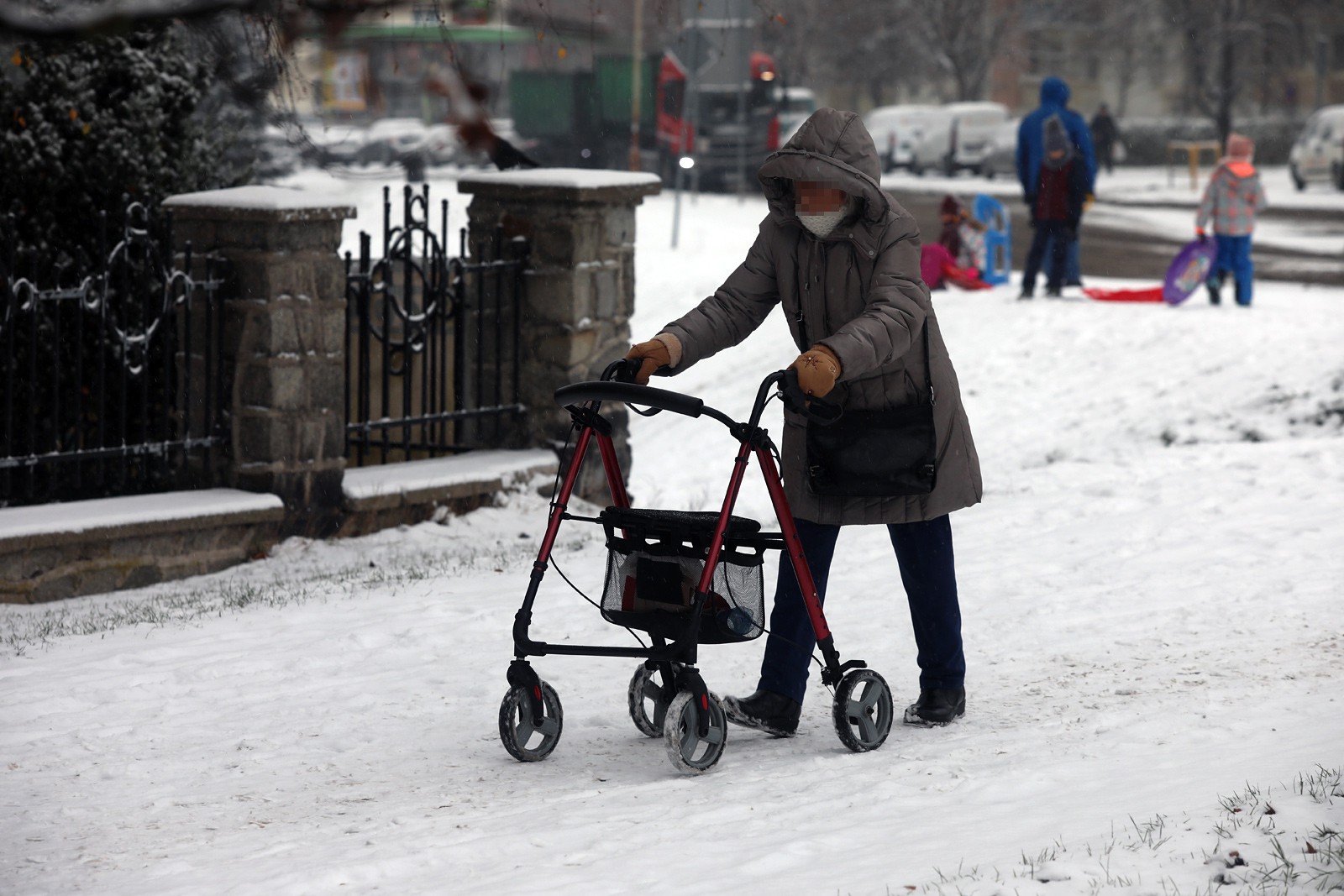 Mróz na Warmii i Mazurach. Zajęcia zawieszone w 27 szkołach