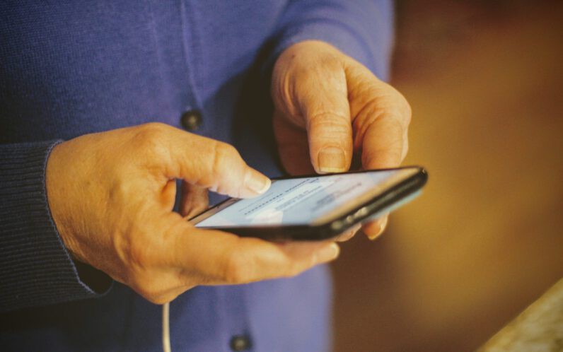 Olsztyn. 67-latek stracił prawie 200 tys. zł. Znamy schemat działania oszustów