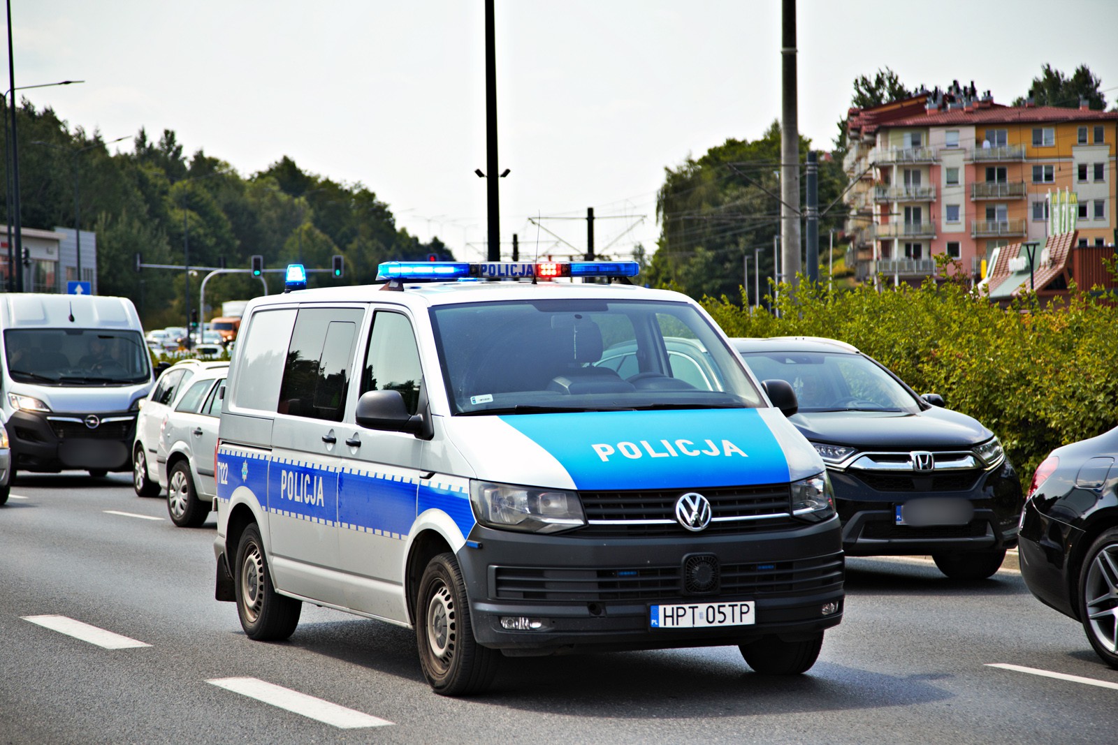 Nagórki. Wyszedł z psem na spacer i walnął "kilka małpek". Padł na chodnik