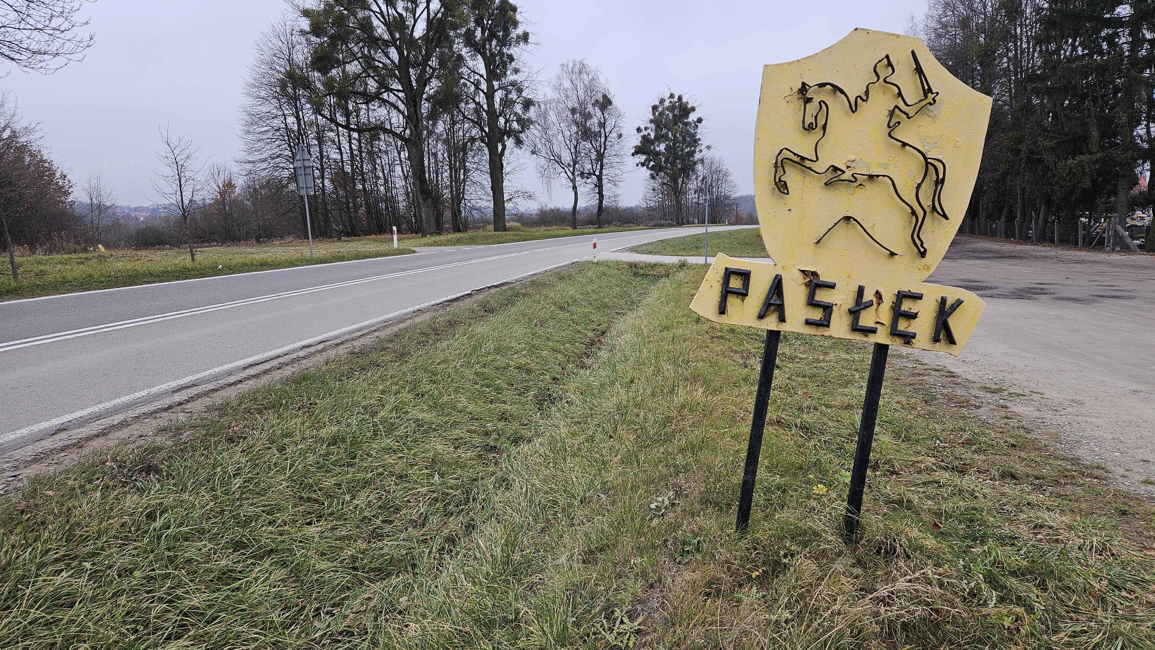 Atak nożownika w Pasłęku. Ranni 16- i 18-latek